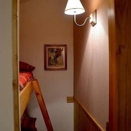 White Attic بيريوِل تْشيرفينيا